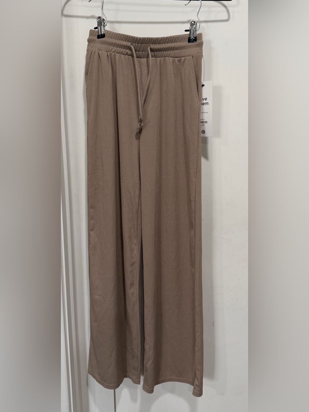 Women’s Relaxed Wide-Leg Pants in Taupe